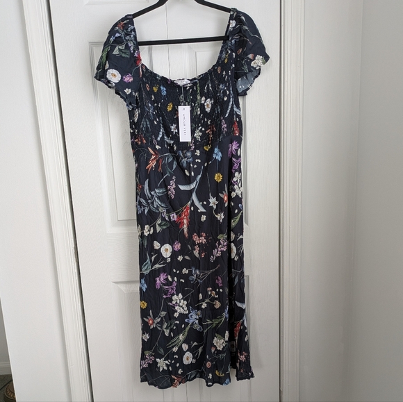 Amour Vert Dresses & Skirts - Amour Vert Dina Gemini Viscose Floral Navy Midi Dress